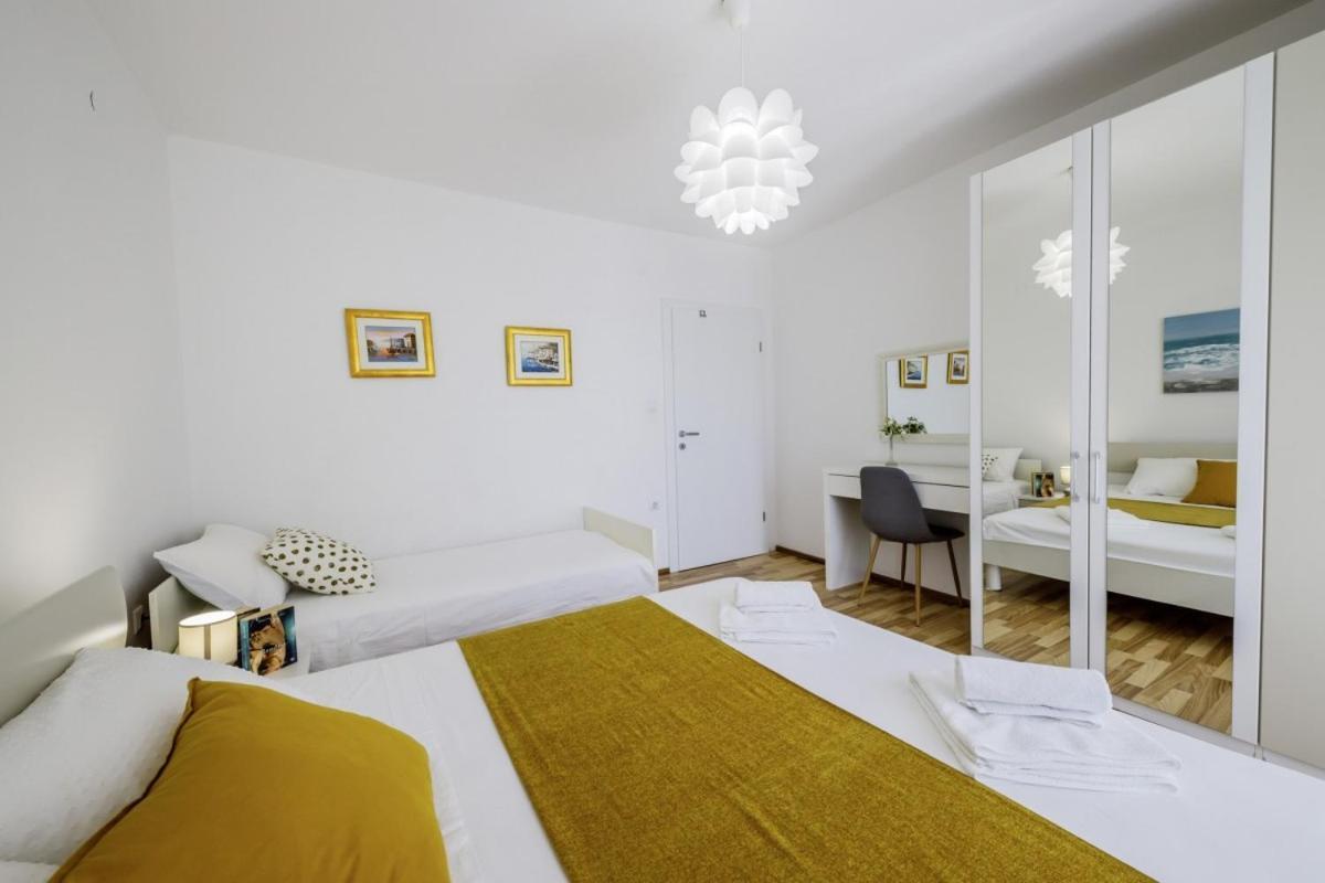 Ani In Trogir * Mittel-Dalmatien Hotel Seget Donji Exterior photo